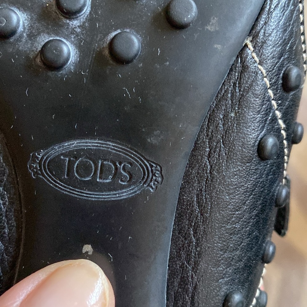 Tod's Black sandals flat leather size 8 1/2 great condition flip flop sandal - Picture 6 of 7